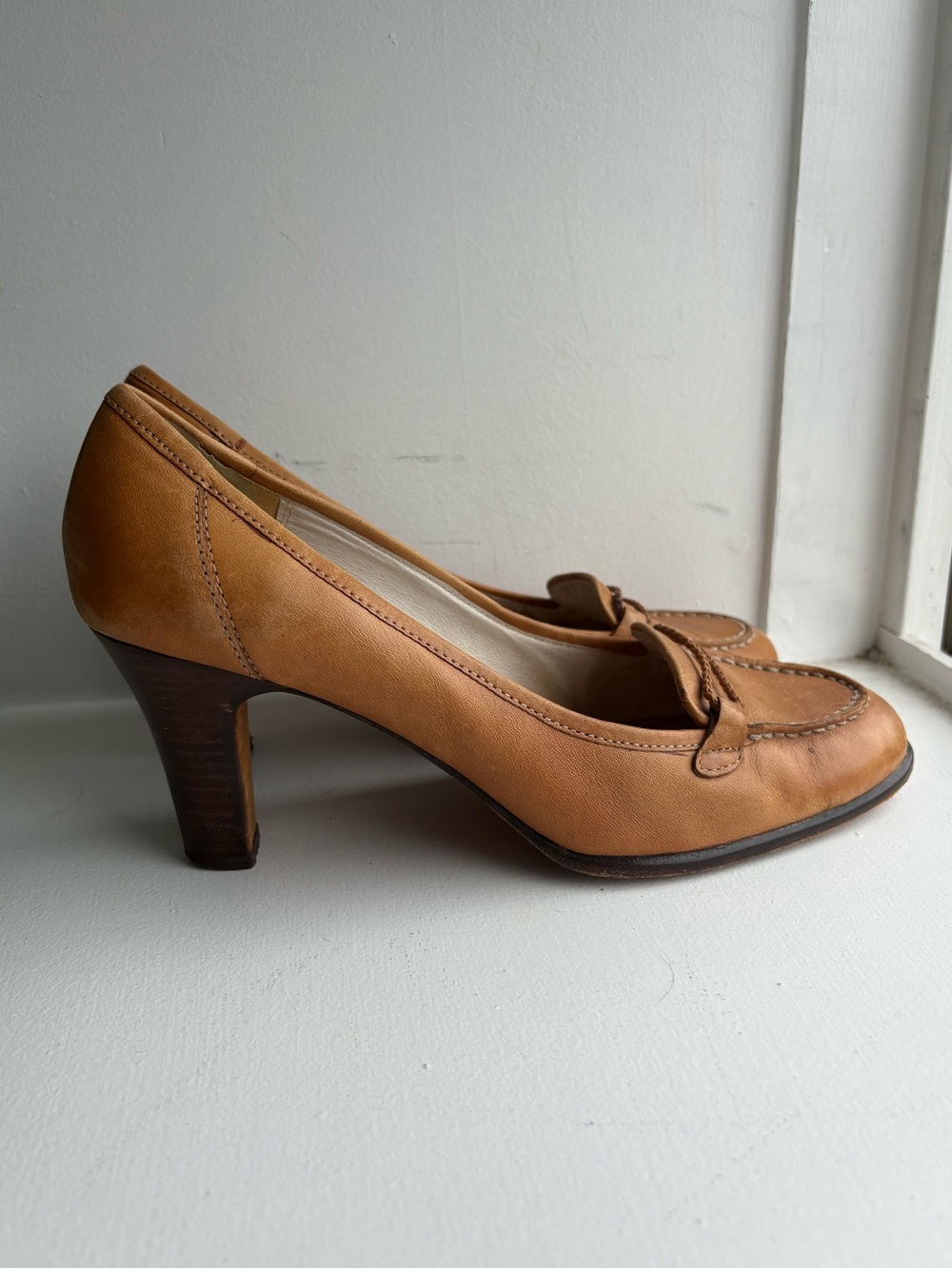 Tan leather high-heeled loafer w/ stacked wood heel, Circa Joan & David, sz 8.5